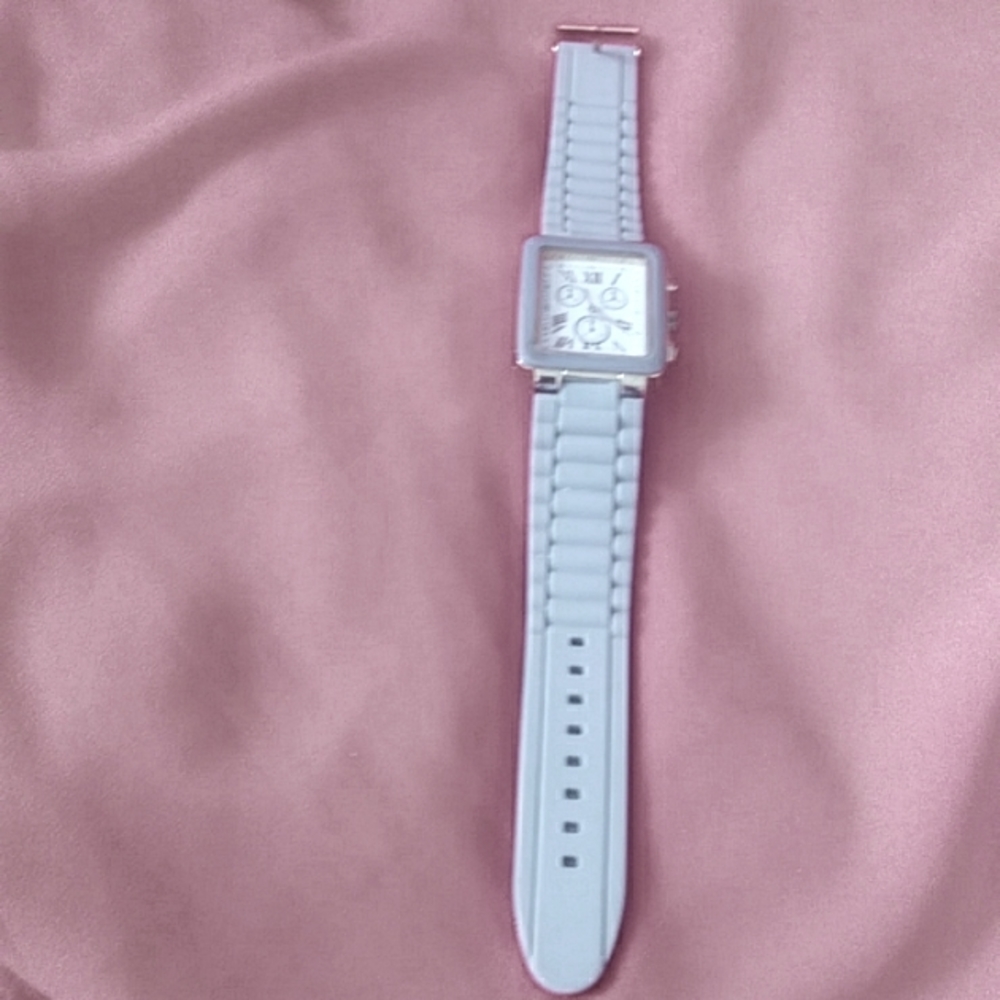 Watch - Picture 10 of 13